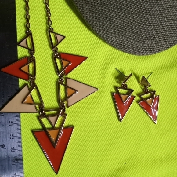 Goldtone orange yellow cream triangle chain necklace - Picture 3 of 6